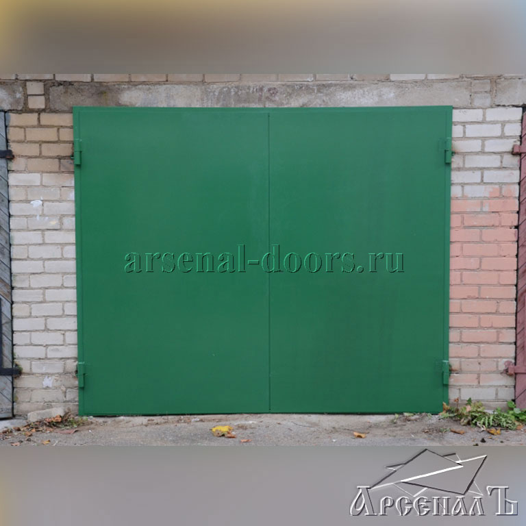 Распашные гаражные ворота утепленные металл с двух сторон без калитки РГВ-07