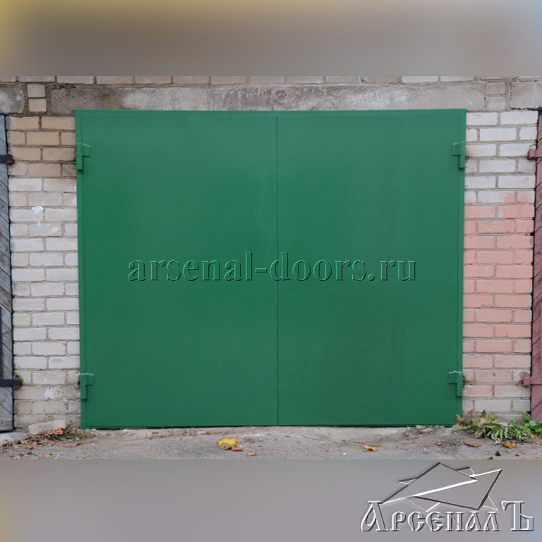 Недорогие распашные металлические гаражные ворота