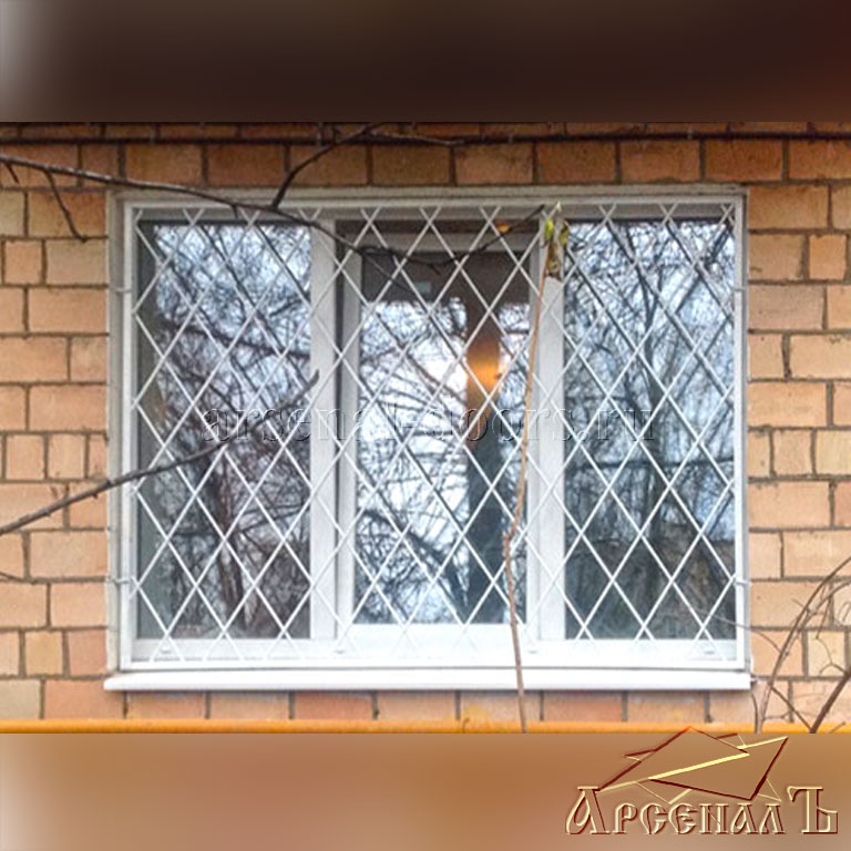Простые сварные решетки на окна Ивантеевка