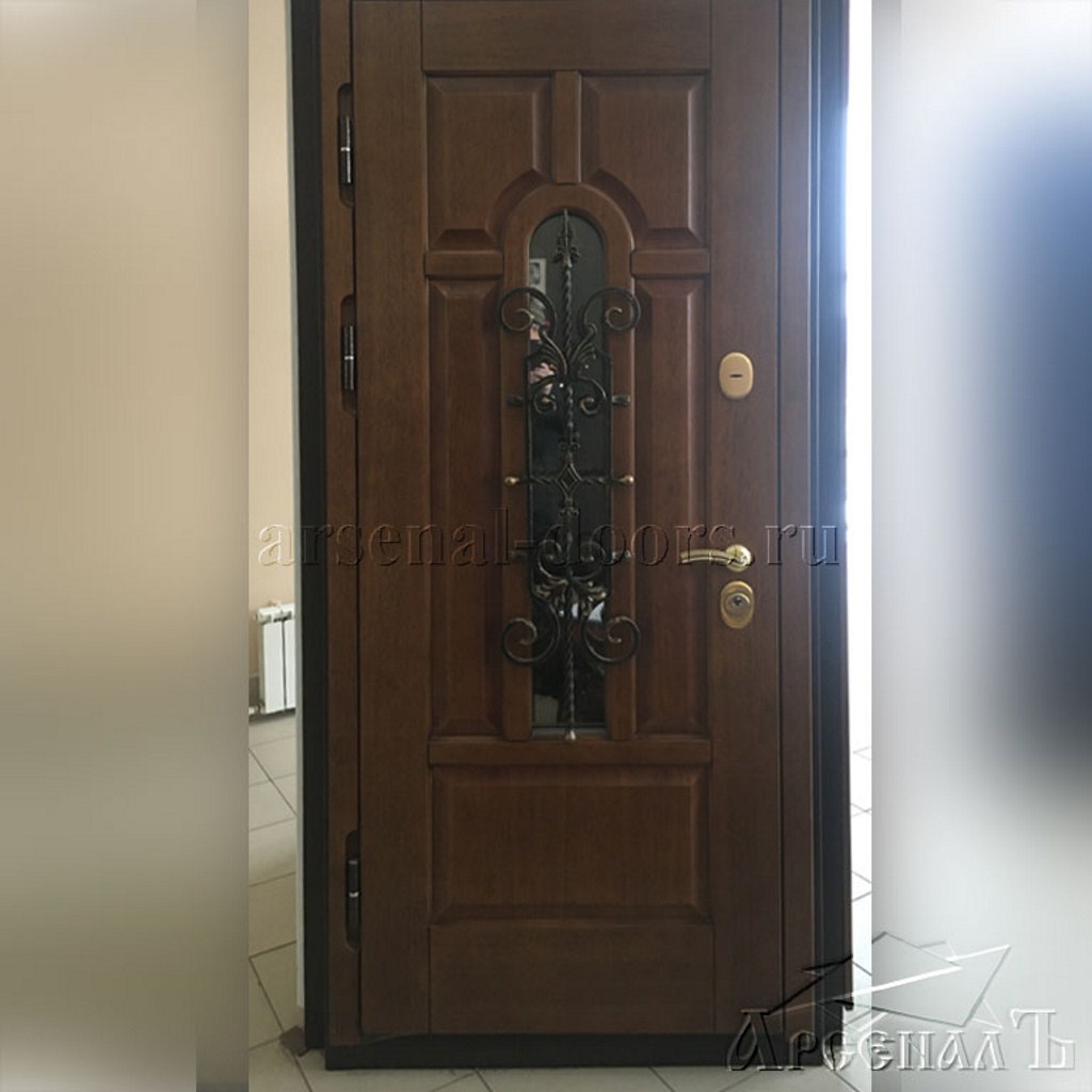 Парадная железная дверь с ковкой и стеклопакетом