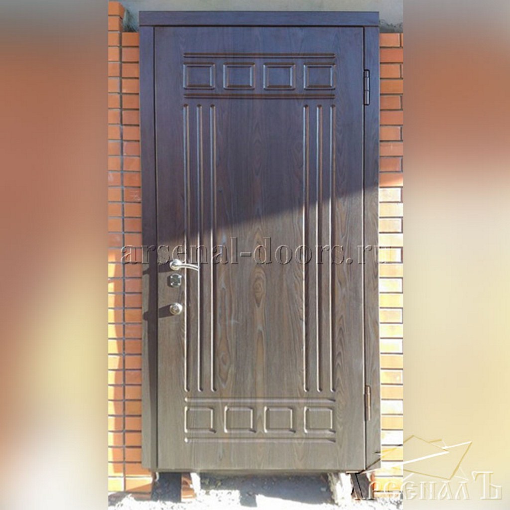 Уличная железная дверь с отделкой панелями МДФ