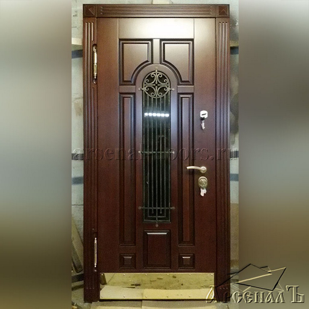 Элитная стальная дверь с панелями МДФ филенка и стеклопакет с ковкой