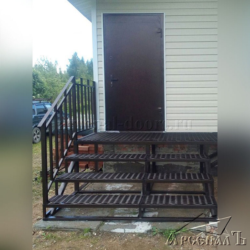Прочная железная лестница и дверь с порошковым напылением