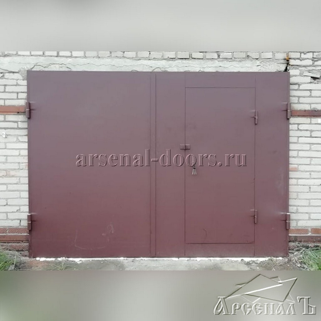 Сварные распашные ворота в гараж с калиткой